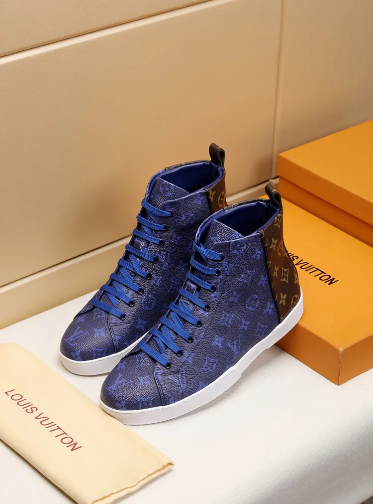 Factory price: 400💰【LV】Official website popular series 🇮🇹🇮🇹1:1 production, selected high-end imported imitation sheepskin lining sheepskin pads, matched with Louis Vuitton Monogram Ecli men's shoes 💰se canvas and pure white rubber soles, extremely simple design, perfect interpretation of the latest inspiration for shoes, classic and fashionable integration, 🔍🔍high quality, worthy of your possession. The bottom car thread will never be unglued. Sellers are welcome to sell as shown in the picture above. We can send one piece on behalf of you. Number of yards: 38-44 (45 yards can be customized)